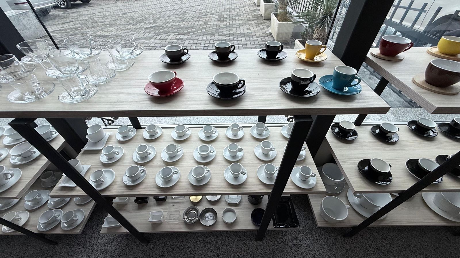 Filxhanë espresso të bardhë me pjatë